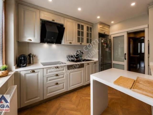Bağdat Caddesi'nde Kiralık 4+1 | Geniş Salonlu | Balkonlu