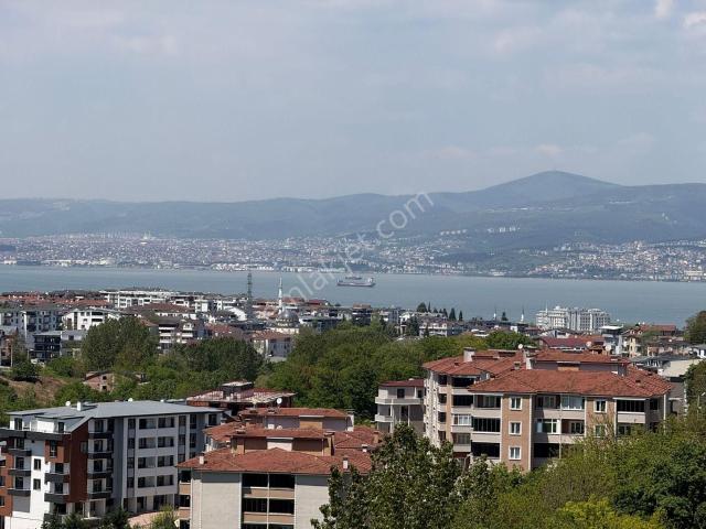 Başiskele Altınkent’te Deniz Manzaralı Lüks Çatı Dubleks!