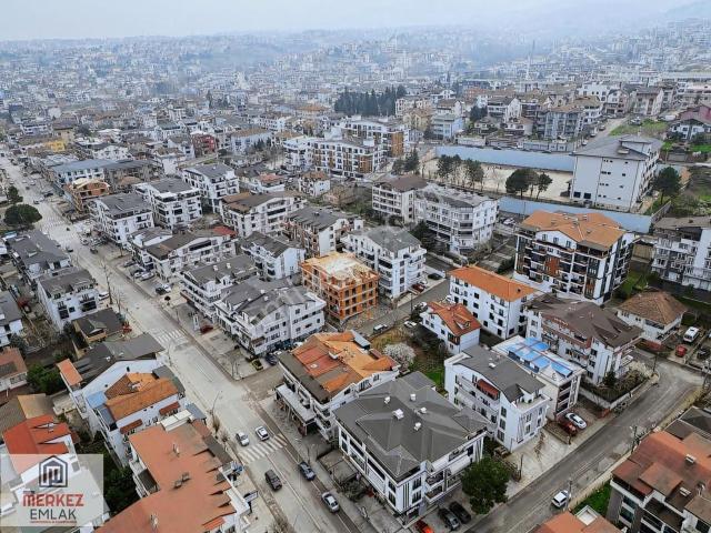Başiskele Barbaros Mah. Pınar Cadnde Devren Kiralık 200 M2 Dük