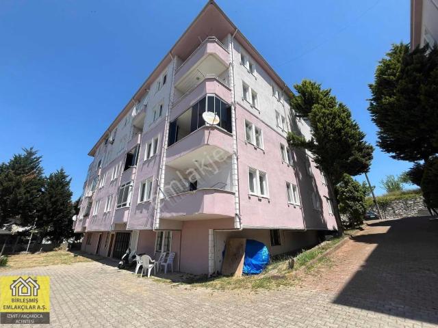 Başiskele Küba Sitesi 3+1 135 M2 Arakat Satılık Daire