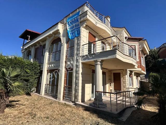 Başiskele Nirvana Konaklarında Satılık 4+2 Villa