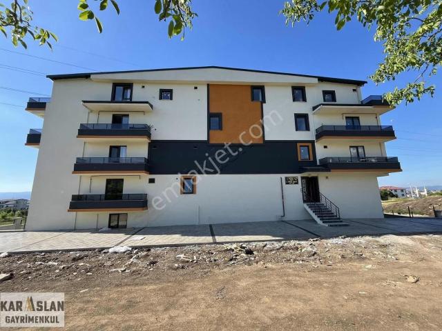 Başiskele Yeşilyurt Mahallesinde Satılık 3+1 Çatı Dublex Daire