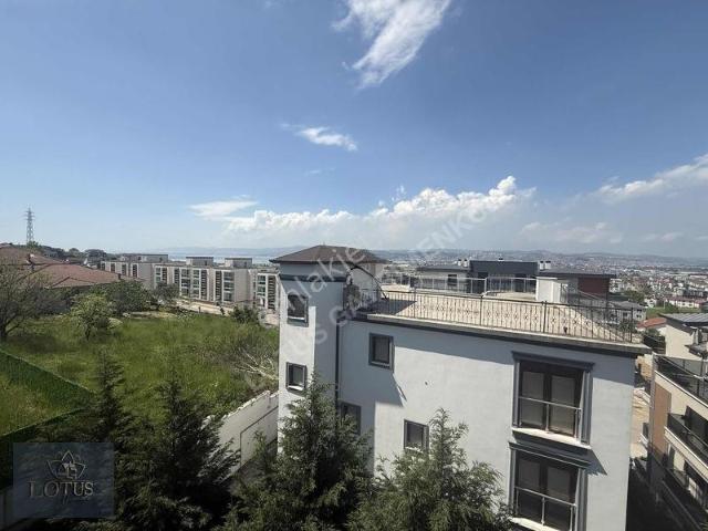 Başiskele Yeşilyurt'ta Deniz Manzaralı 2+1 Kiralık Arakat Daire