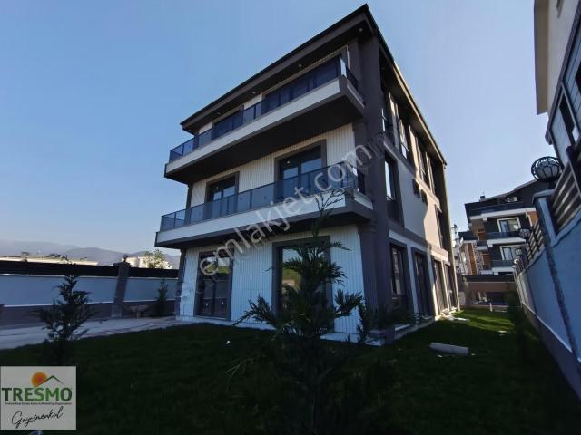 Başiskele Yuvacık Paşadağda Satılık 4+1 Müstakil Tripleks Villa