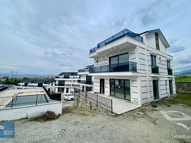 Başiskele Yuvacık'ta Deniz ve Doğa Manzaralı 5+2 Tripleks Villa