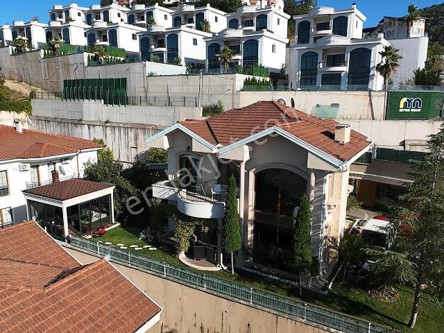 Başiskelede Site İçerisinde Kış Bahçeli Kiralık Eşyalı Villa