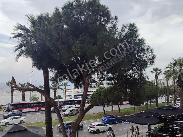 Başkut'tan Karşıyaka Sahilde Eşyalı 2+1 Deniz Manzaralı Daire