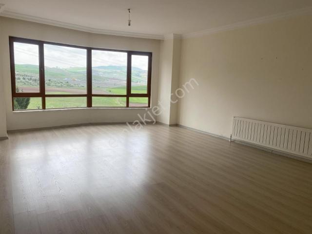Bağlıca Mermeroğlu Cd. Site İçi Kiralık Geniş 4+1 Kombili Daire