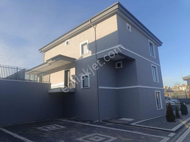 Bağlıca Etimesgut Bulvara Yakın Satılık Site İçinde Müstakil Girişli Villa 4+1