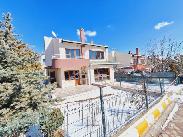 Bağlıca Site İçerisinde 4+1+bodrumlu Krediye Uygun Satılık Villa