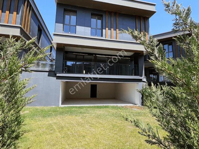 Bağlıca, Site İçinde, Yerden Isıtmalı Satılık Müstakil 5+1 Villa