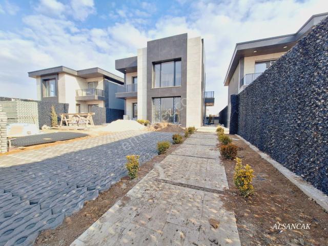 Bağlıca 2 De 5+2 3 Katlı Lüks Yapılı Villa Müstakil Girişli Yerden Isıtma