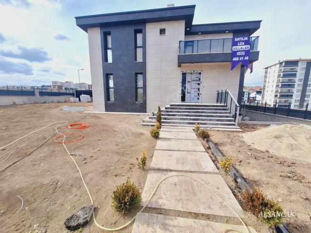 Bağlıca 2 De 5+2 Lüks Yapılı Geniş Bahçeli Köşe Villa Müstakil Girişli