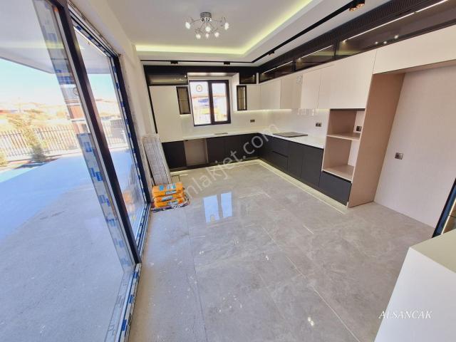 Bağlıca 2 De Sitede Kapalı Garajlı 4+1+bodrum Villa Alternatifleri