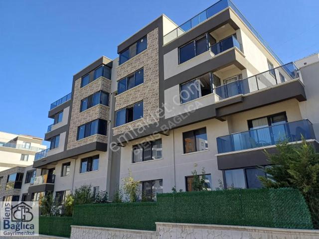 Bağlıca'da 4 Yaşında Yatay Mimaride Kiralık 4+1 Daire