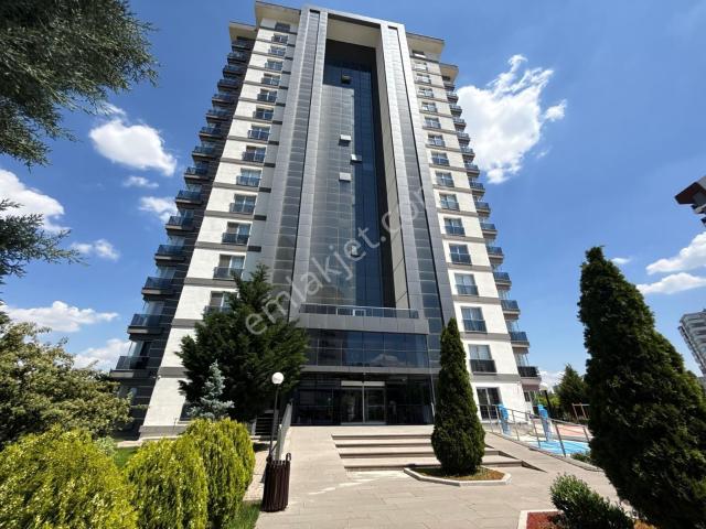 Bağlıca'da Prestijli Site İçerisinde Geniş 4+1 Satılık Daire
