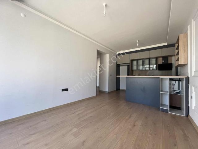 Bağlıca'da Tamamı Aile Konutu Olan Site İçerisinde Kiralık 2+1