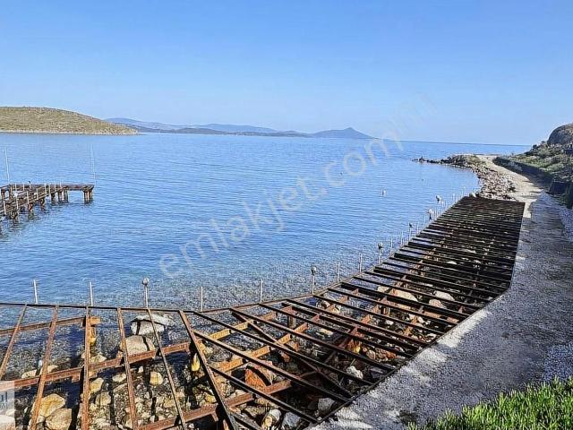 Bağla Sitesinde Satılık 2+1 Plajlı Yazlık