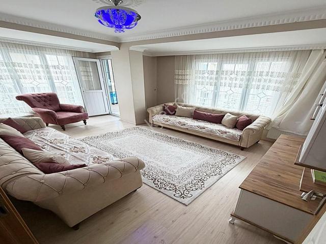 Bağlarçeşme'de Tek Daire Üzeri Çift Balkonlu 3+1 145m² Daire