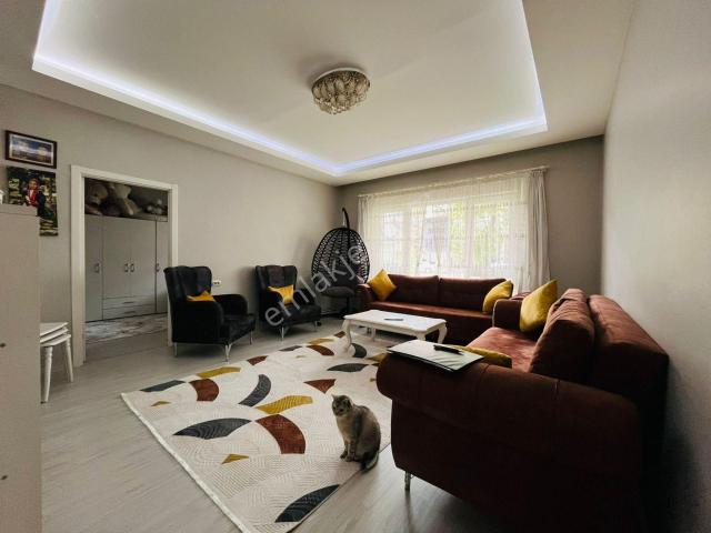 Bağlarbaşı Cadde Üzeri 2+1 100 M2 Giriş Kat Satılık Daire_!