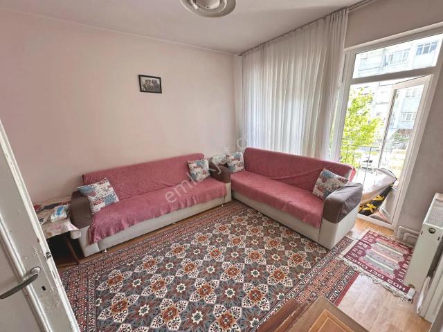 Bağlarbaşı Cadde Üzerinde Ön Cephede 2+1 Satılık Daire