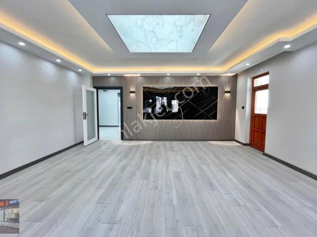 Bağlarbaşı Mah.de 3+1 Ultra Lux Yapı Kat'ta Asansör'lü Ön Cephe!
