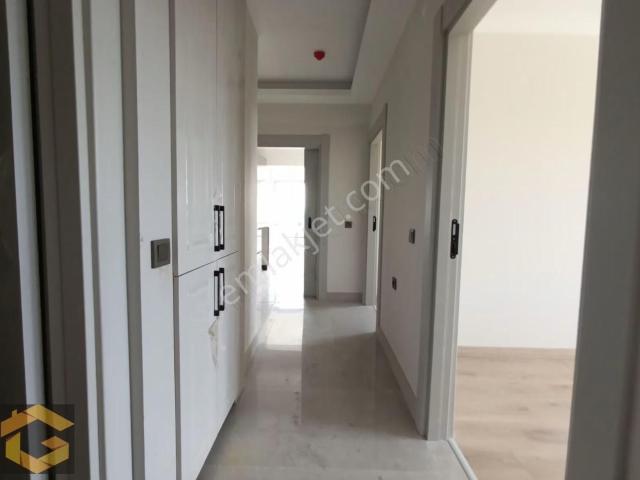 Bağlarbaşı'nda Ankara Manzaralı Yapılı 3+1 Satılık Site Dairesi
