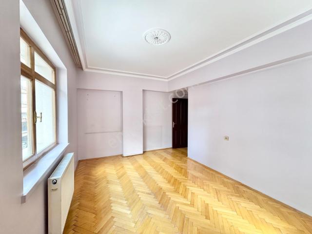 Bağlarbaşı'nda Satılık 3+1 Daire 10m2 Kilerli