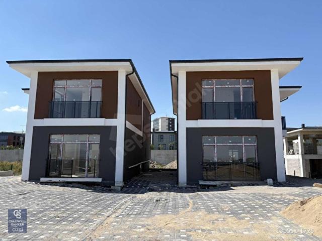 BAĞLICA ZİRVE CEDDESİNDE 4+1 KAPALI OTOPARKLI LÜKS VİLLA