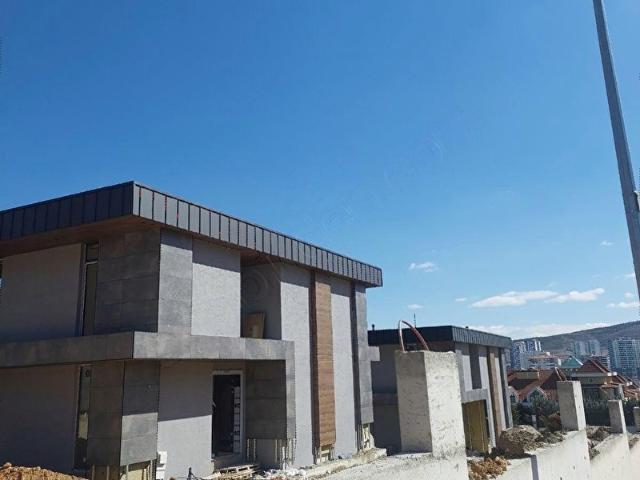 BAĞLICADA SİTE İÇERİSİNDE SATILIK 5+1 KÖŞE VİLLA KALİ A.Ş