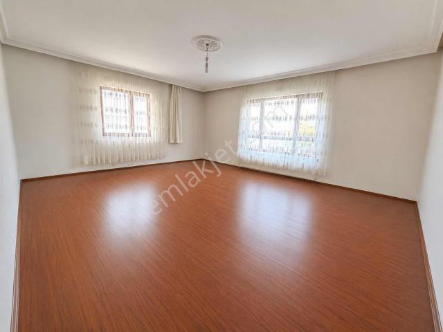 Bağlum En Uygun Fiyatlı 3 Cephe Kat Konumunda Satılık 4+1 Daire