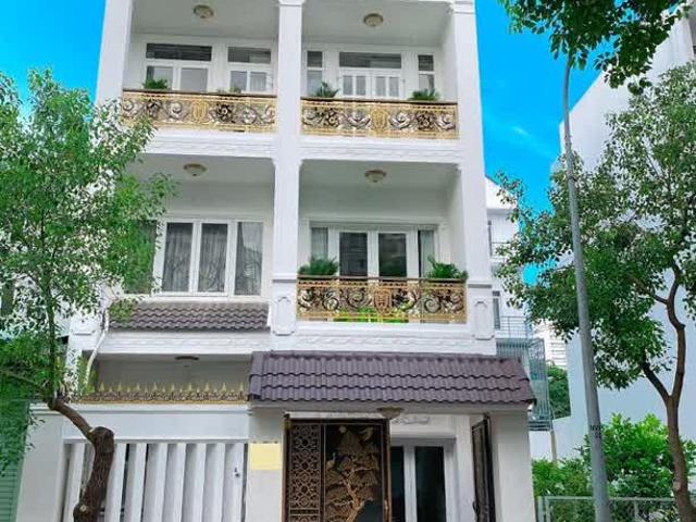 Bán biệt thự KDC ven sông ngộp bank, Tân Phong, Q7. 126m2, 4 tầng, tặng toàn bộ nội thất