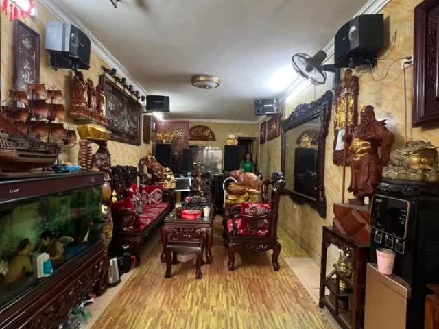 Bán tập thể tầng 1 kinh doanh oto, ngõ chợ 8 3 65m chỉ nhỉnh 4 tỷ