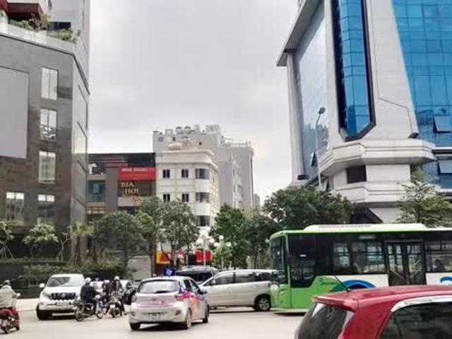 Bán 220m2 nhà ô tô sân phố Lê Văn Lương Trung Hòa Cầu Giấy Hà Nội 18 tỷ