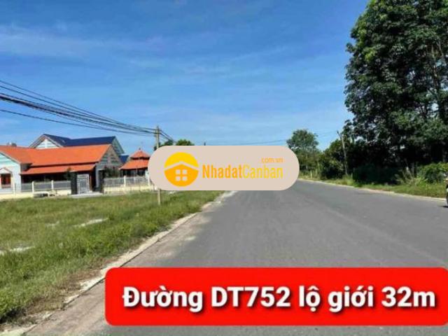 Bán 2 lô đất liền kề mặt tiền đường nhựa 32m dt752