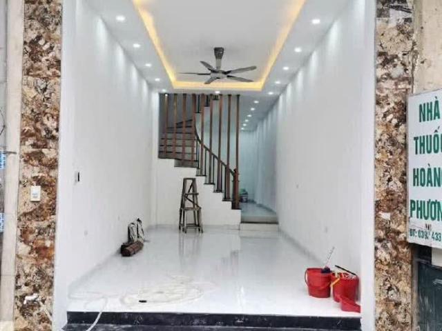Bán 50M2 Nhà Mặt Phố Hoàng Quốc Việt, Kinh Doanh, 2 Thoáng Giá 12,5 Tỷ
