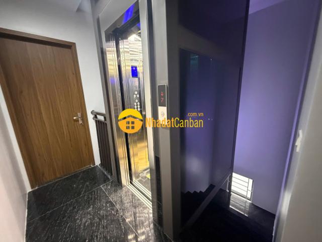 Bán 55m 7 tầng 4.5m. Mặt tiền. Đường bưởi ba đình