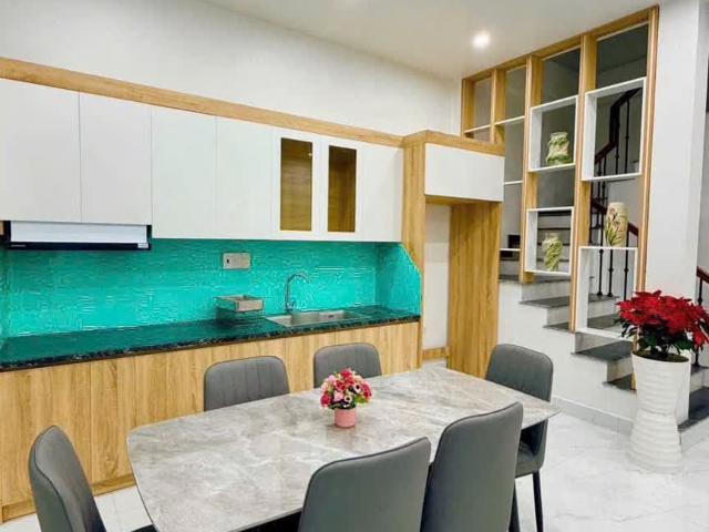 Bán 6 căn nhà ngõ phố Quyết Thắng, ph Bình Hàn, TP Hải DƯơng, 42m2, 3 ngủ, 3 tầng, giá chỉ từ 2