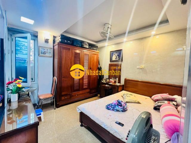 Bán 70m 9 tầng 6.5m. Mặt tiền. Mặt phố vạn bảo ba đình