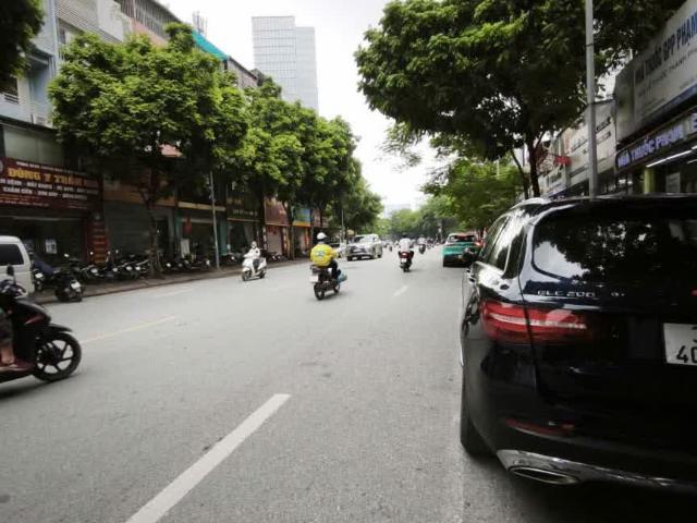 Bán 9 tầng mặt phố TRần Kim Xuyến Yên Hòa Cầu Giấy Hà Nội. Mặt tiền 8.8m vỉa hè rộng