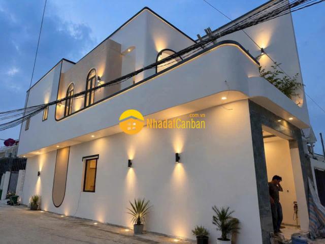 Bán căn nhà lầu góc 2 mt gần chợ thạnh phú