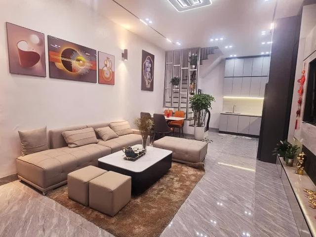 Bán căn nhà Nguyễn Đức Cảnh, Hoàng Mai, 42m2 4T giá chỉ 8,1 Tỷ