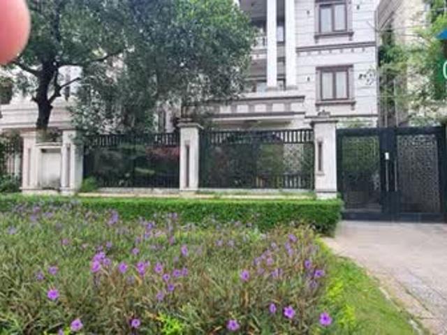 Bán Căn Biệt Thự cao cấp 3 tầng, diện tích 300m2, mặt tiền 12m. Vị trí đẹp nhất nhì Cipucha