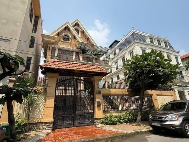 Bán căn biệt thự khu 204 Nguyễn Văn Hưởng, Phường Thảo Điền, Quận 2