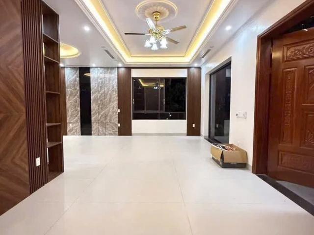 Bán căn biệt thự mặt phố khu Đỉnh Long, ph Tân Bình, TP HD, 174m2, mt 12m, thang máy