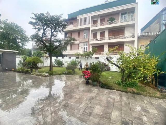 Bán căn biệt thự sân vườn mặt phố phường Quang Trung, TP HD, 693m2, 3 mặt thoáng, giá tốt