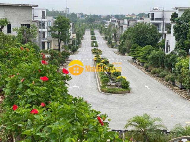 Bán căn góc gần 200m2 nằm trên trục chính khu phú cát city khu biệt thự nằm trong lòng cnc hòa lạc
