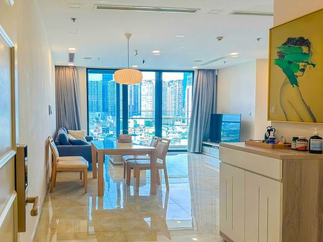 Bán Căn hộ tại Vinhomes Golden River gồm 2 phòng ngủ tầng cao view đẹp với diện tích 83m2