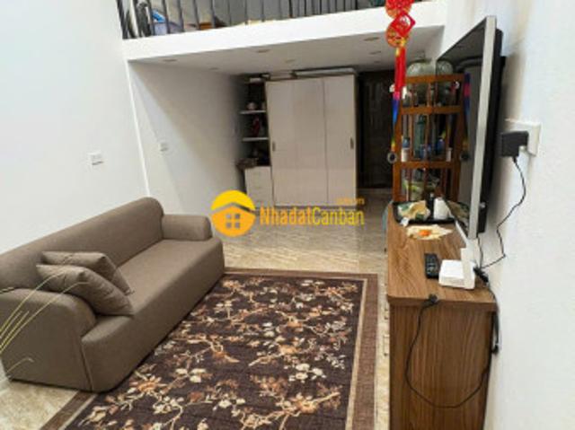 Bán căn hộ tầng 2 ở phố hàng chuối, gần phố lò đúc
