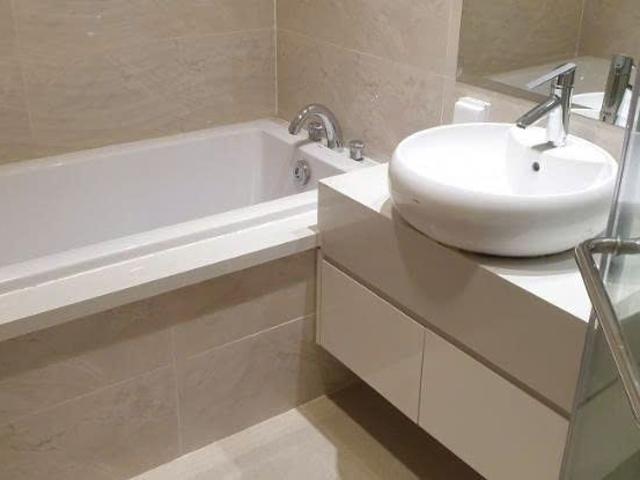 BÁN CĂN 2PN VINHOMES CENTRAL PARK: VIEW THOÁNG ĐẮT GIÁ, BỒN TẮM NẰM CHUẨN RESORT!